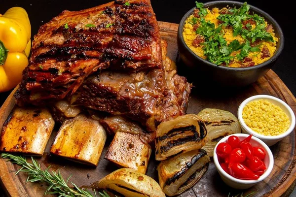 Sabor Brasil passa a abrir à noite com jantinha e tábuas de carne