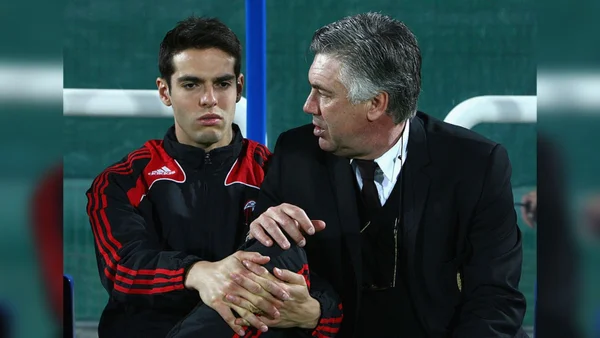 Imagem colorida de Kaká e Ancelotti - Metrópoles