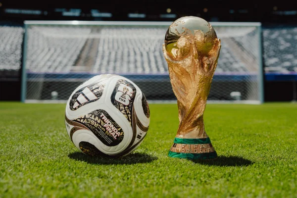 Fifa apresenta bola da final da Copa do Mundo de 2026. Veja fotos