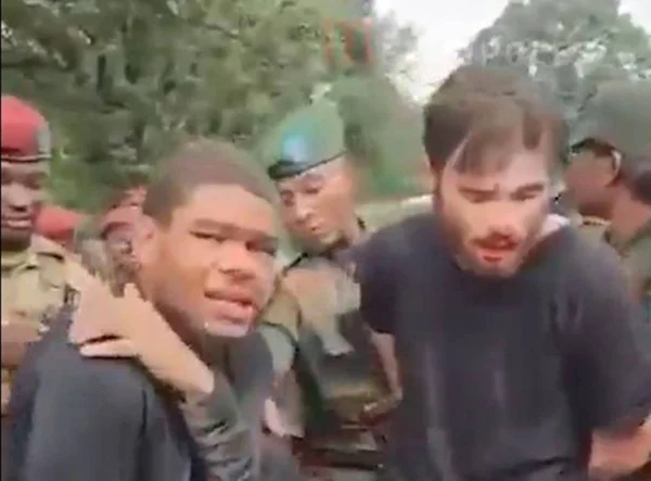 Imagem colorida mostra homens capturados durante tentativa de golpe no Congo - Metrópoles