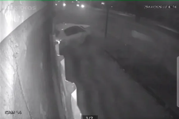 Motorista bate em muro de casa no DF, foge e deixa prejuízo para moradora