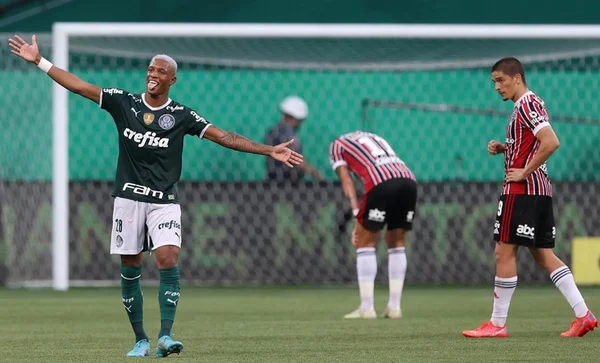 O meia palmeirense Danilo pediu desculpas após comentário