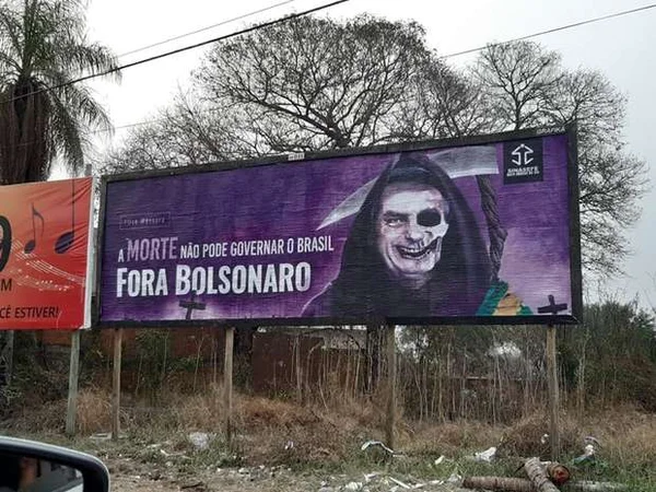 Servidores colocam outdoors “da Morte” para dar “boas-vindas” a Bolsonaro