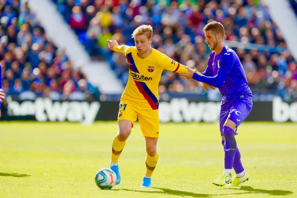 Barcelona joga mal, mas bate o Leganés de virada e mantém a ponta