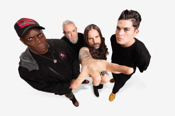 Foto do EP de despedida da banda Sepultura - Metrópoles