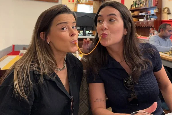 Foto colorida de Mariana Spinelli e Thamara - Metrópoles