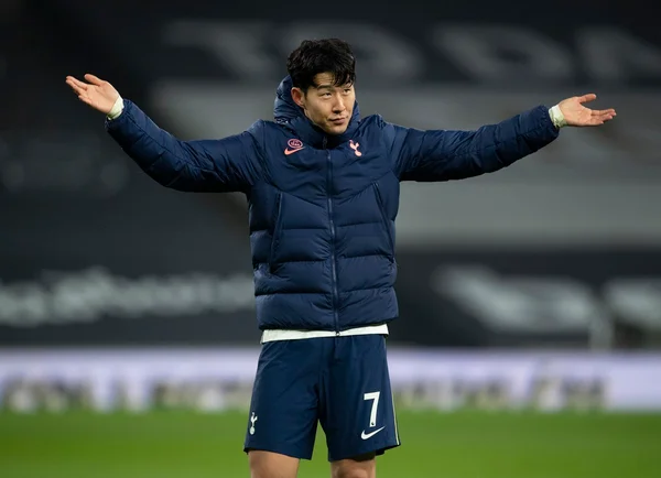 Son comemora vitória do Tottenham