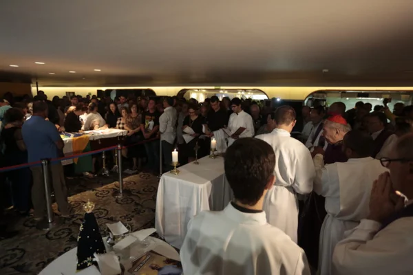Dor e emoção na missa de despedida de Joaquim Roriz no Memorial JK