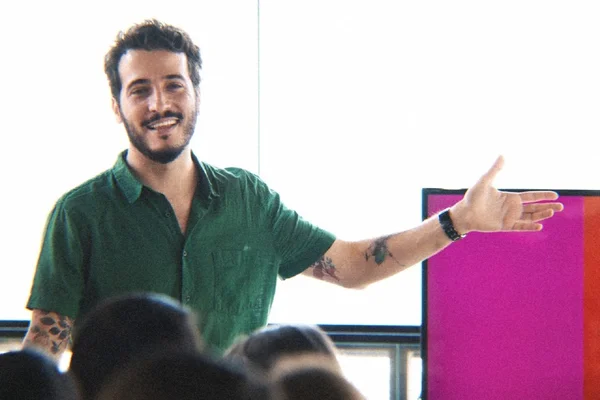 Cursos gratuitos ensinam sobre escrita criativa e movimento modernista