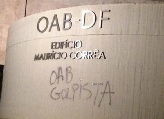 Sede da OAB-DF, na Asa Norte, é pichada com a palavra “golpista”