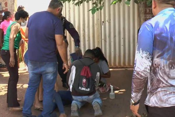 guada civil usa spray de pimenta pra conter confusão em escola de goiÃnia e crianças passam mal