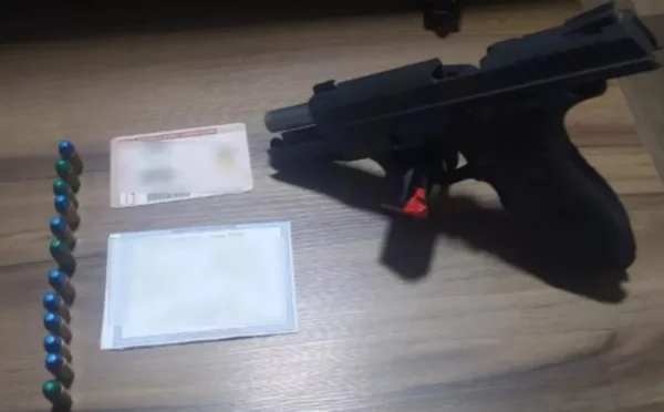 Arma apreendida de advogado suspeito de atirar contra mulher em Nerópolis, Goiás