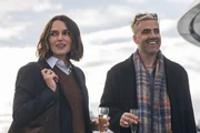 Keira Knightley como Lo e Daniel Ings como Adam em A Mulher na Cabine 10, da Netflix Keira Knightley como Lo e Daniel Ings como Adam em A Mulher na Cabine 10, da Netflix