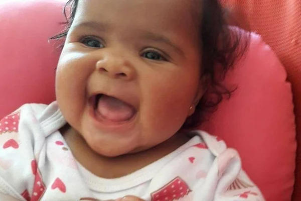Mãe deixa bebê em creche por 2 horas e encontra a filha morta