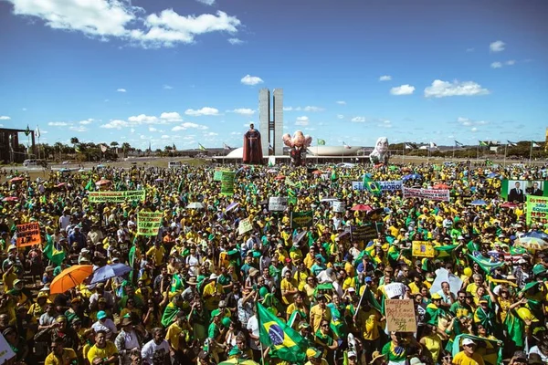 Ato reúne apoiadores de Moro, Lava Jato e Previdência em Brasília