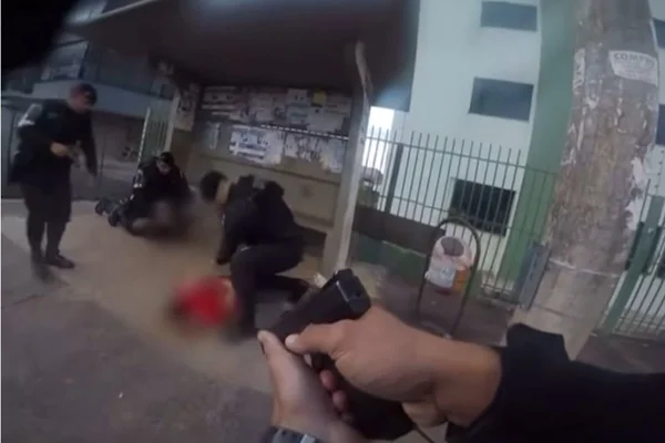 PMDF prende ladrões que roubaram celular de homem em Samambaia
