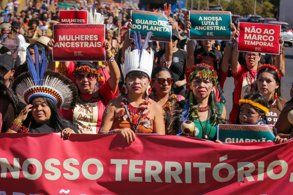 Mais de cinco mil mulheres indígenas de todo Brasil participaram da 4ª edição da Marcha das Mulheres Índigenas, na manhã desta quinta-feira (7/8), na Região Central de Brasília. Mais de cinco mil mulheres indígenas de todo Brasil participaram da 4ª edição da Marcha das Mulheres Índigenas, na manhã desta quinta-feira (7/8), na Região Central de Brasília.