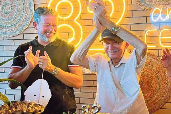 Imagem colorida de pai e de Arthur Lira - Metrópoles