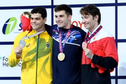 Da esquerda para direitoa, o medalhista de prata Gabriel Bandeira, da equipe Brasil, o medalhista de ouro William Ellard, da equipe Grã-Bretanha, e o medalhista de bronze Nicholas Bennett, da equipe Canadá, posam para fotos durante a cerimônia de medalhas dos 200m livre masculino S14, no primeiro dia do Campeonato Mundial de Natação Paraolímpica da Toyota, no Centro Aquático OCBC, em 21 de setembro de 2025, em Cingapura. Da esquerda para direitoa, o medalhista de prata Gabriel Bandeira, da equipe Brasil, o medalhista de ouro William Ellard, da equipe Grã-Bretanha, e o medalhista de bronze Nicholas Bennett, da equipe Canadá, posam para fotos durante a cerimônia de medalhas dos 200m livre masculino S14, no primeiro dia do Campeonato Mundial de Natação Paraolímpica da Toyota, no Centro Aquático OCBC, em 21 de setembro de 2025, em Cingapura.