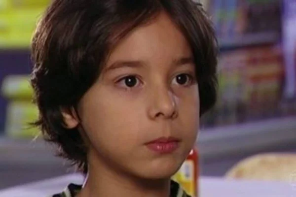 Saiba como vive Bruno Abrahão, ator que fez sucesso em Celebridades