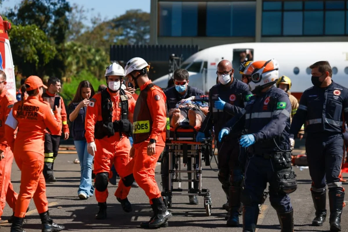 Fumaça e helicóptero: simulado de queda de avião testa segurança do DF - imagem 21 Fumaça e helicóptero: simulado de queda de avião testa segurança do DF - imagem 21