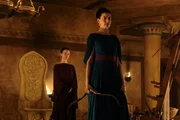 Anne Hathaway (Penelope) e Mia Goth (Melantho) no filme A Odisseia Anne Hathaway (Penelope) e Mia Goth (Melantho) no filme A Odisseia