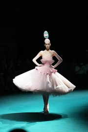 Desfile de Robert Wun