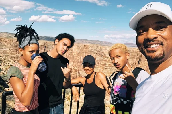 Will Smith comemora 50 anos com salto de helicóptero no Grand Canyon