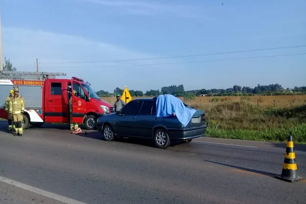 Mulher morre atropelada na BR-080. Rodovia teve outro acidente
