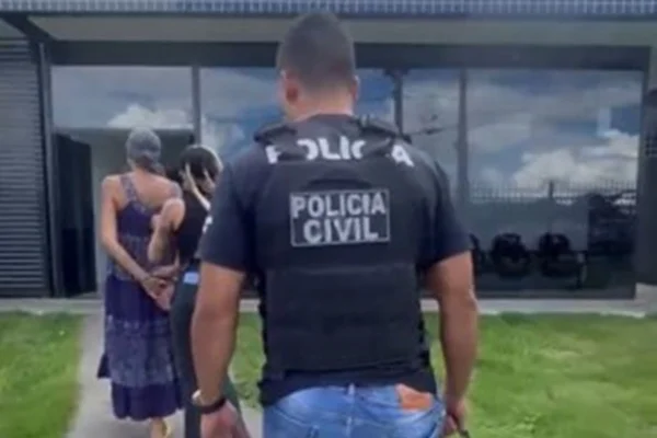 Suspeita e policiais / Metrópoles