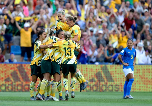 Marta retorna, marca, mas Brasil perde segundo jogo para Austrália