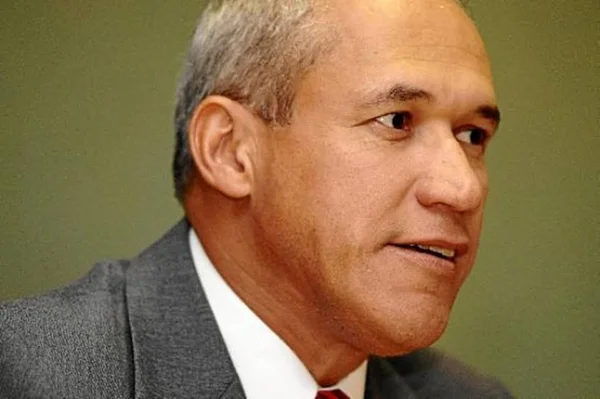 Ibaneis indica delegado que comandou PCDF para presidência da Caesb