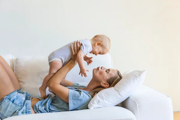Divertida e inquieta: conheça a mãe de sagitário