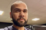 Daniel Alves foi preso em 2023 sob acusação de agressão sexual contra uma jovem de 23 anos Daniel Alves foi preso em 2023 sob acusação de agressão sexual contra uma jovem de 23 anos