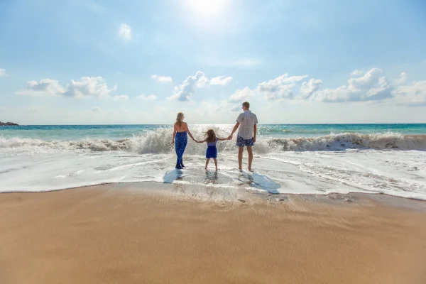 Família na praia