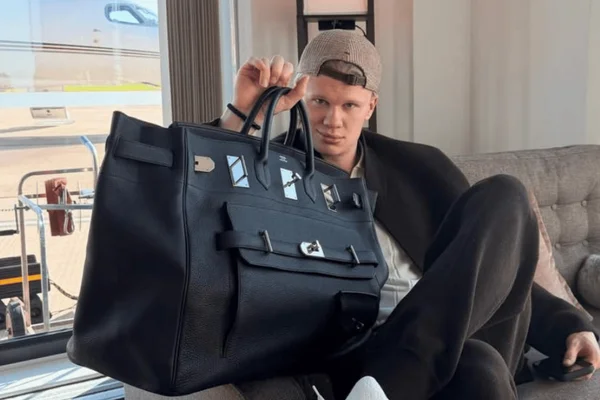 foto com cor. estilo do jogador norueguês erling haaland - metrópoles
