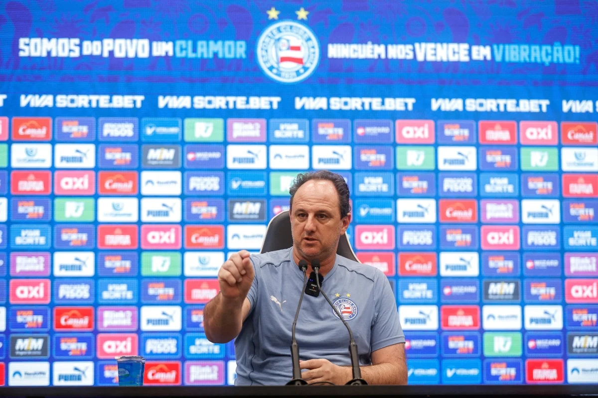 Veja o que Rogério Ceni falou sobre expulsão em derrota do Bahia 1 Imagem colorida do treinador Rogério Ceni