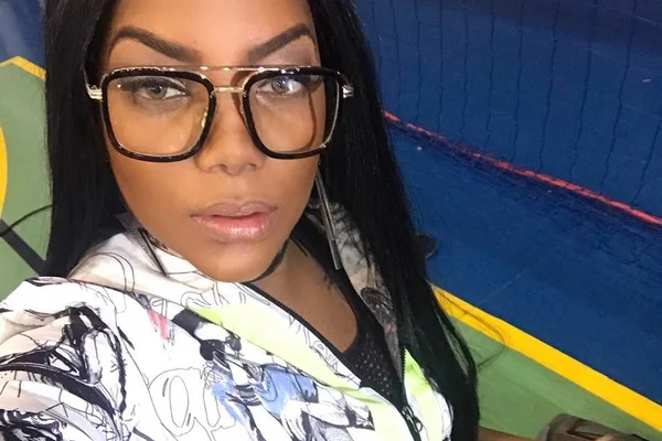 “Eu sei que você me ama”, diz Ludmilla para seguidora que a criticou