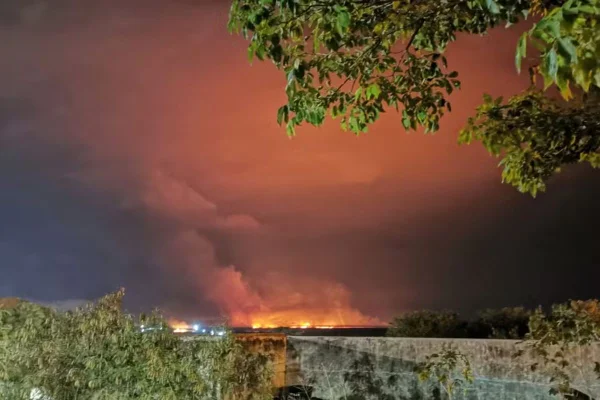Imagem colorida de Incêndio que atingiu Corumbá (MS) em junho de 2024 - Metrópoles