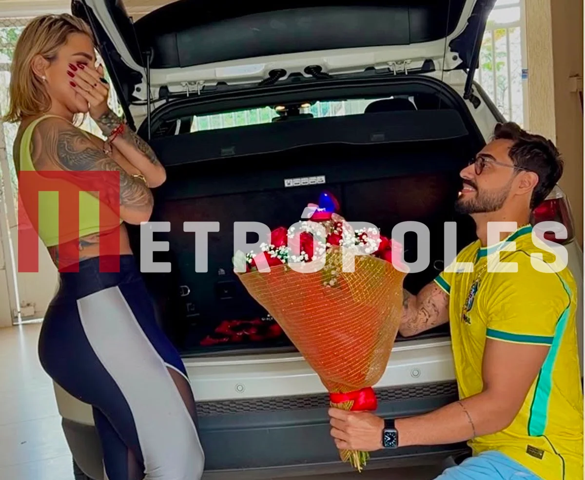 Jenny Miranda foi surpreendida pelo namorado, Mateus Parpinelli Jenny Miranda foi surpreendida pelo namorado, Mateus Parpinelli