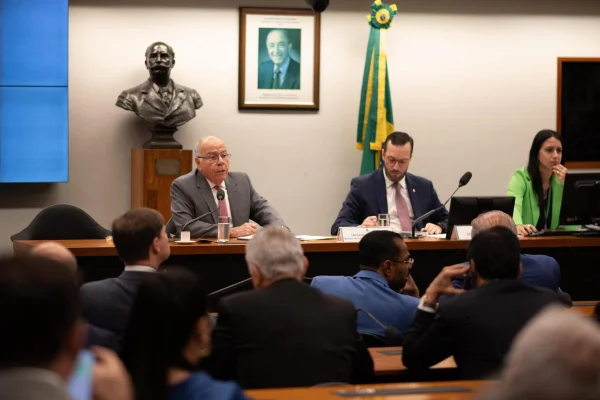 Imagem colorida mostra o ministro das Relações Exteriores do Brasil, Mauro Vieira - Metrópoles