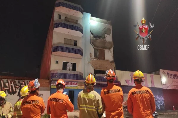 Marquise desaba na Cidade Estrutural