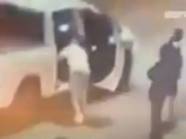 Câmera de monitoramento mostra Pedro Henrique entrando em carro