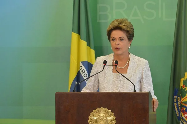 Dilma reduz oito ministérios, mas PMDB ganha mais uma pasta