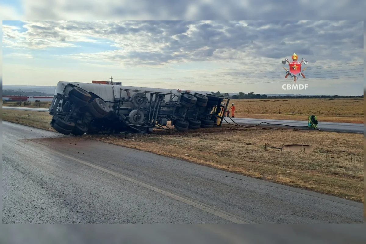 A rodovia está interditada no km 18, na descida do DVO, na altura da Embrapa, em Planaltina, nos dois sentido A rodovia está interditada no km 18, na descida do DVO, na altura da Embrapa, em Planaltina, nos dois sentido