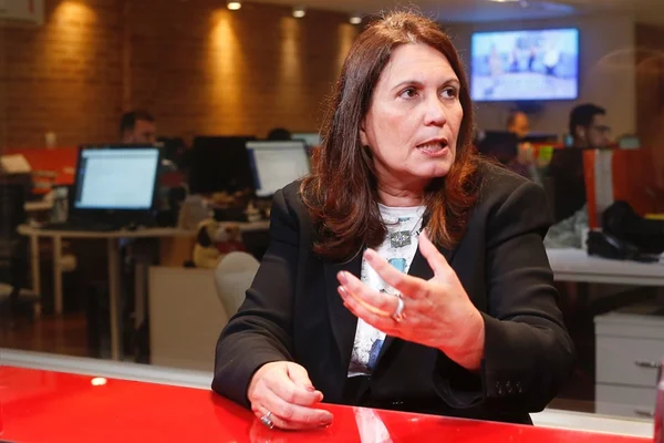 Em post, Bia Kicis faz piada racista com Moro e Mandetta em blackface