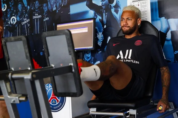 PSG considera pouco 2 jogadores por Neymar, diz jornal francês