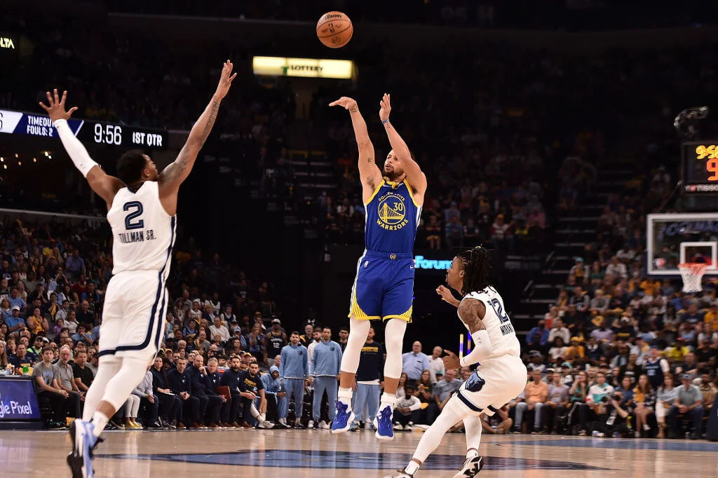 Stephen Curry bate recorde e se torna primeiro jogador na história do NBa a fazer 500 cestas de três nos playoffs Stephen Curry bate recorde e se torna primeiro jogador na história do NBa a fazer 500 cestas de três nos playoffs