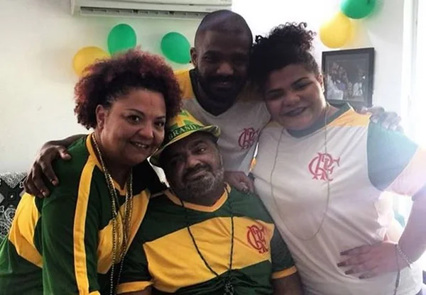 Arlindo Cruz começa a se comunicar: manda beijos e arrisca palavras