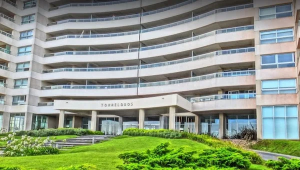 Mãe e filha morrem ao cair do 21º andar de prédio em Punta del Este